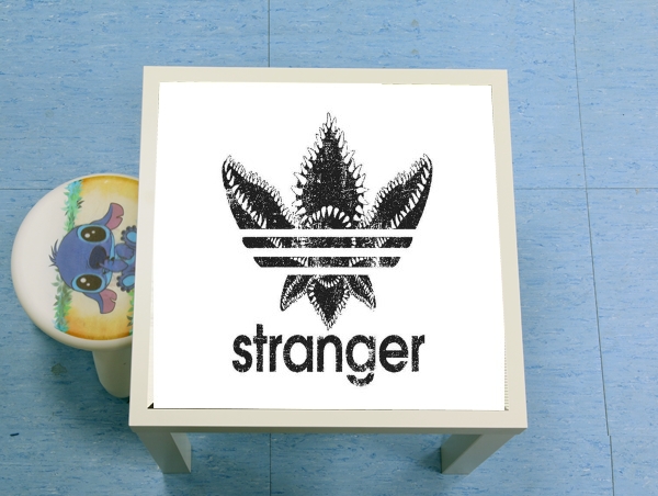 table d'appoint Stranger Things Demogorgon Monster JOKE Adidas Parodie Logo Serie TV