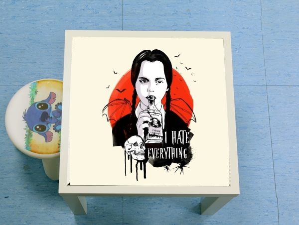 table d'appoint Wednesday Addams have everything