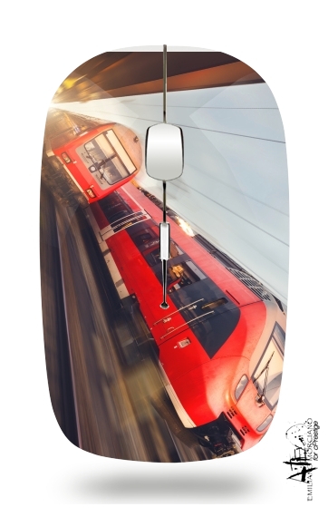 Mouse Treni passeggeri rossi ad alta velocità moderni al tramonto. stazione ferroviaria 