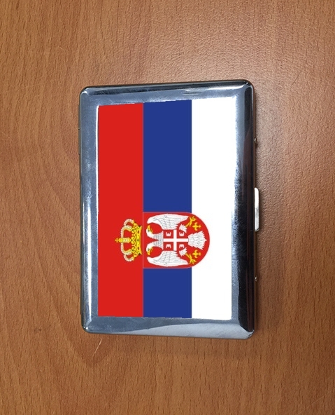 Porte la bandiera della Serbia 