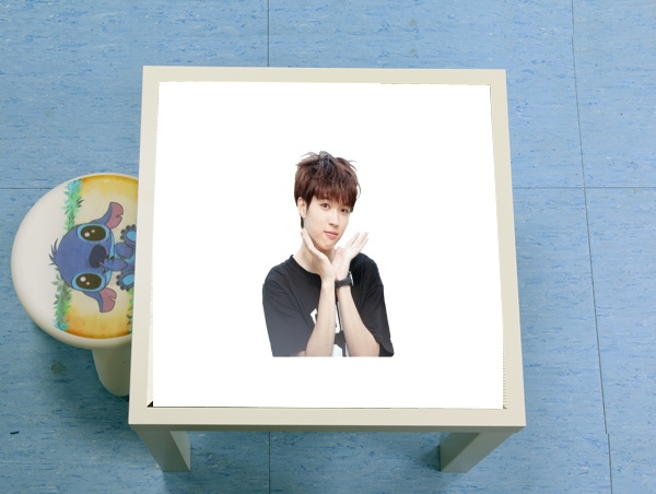 table d'appoint INFINITE Nam Woohyu
